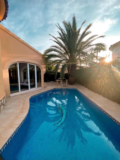Impresionante Villa Con Piscina - Oliva Nova Экстерьер фото