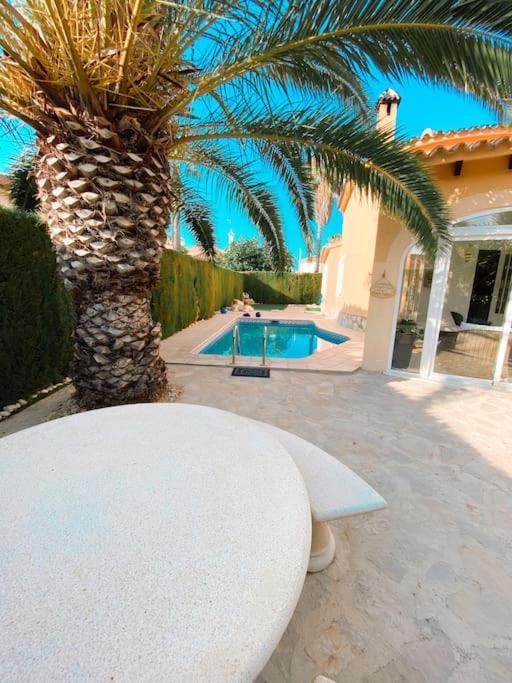 Impresionante Villa Con Piscina - Oliva Nova Экстерьер фото