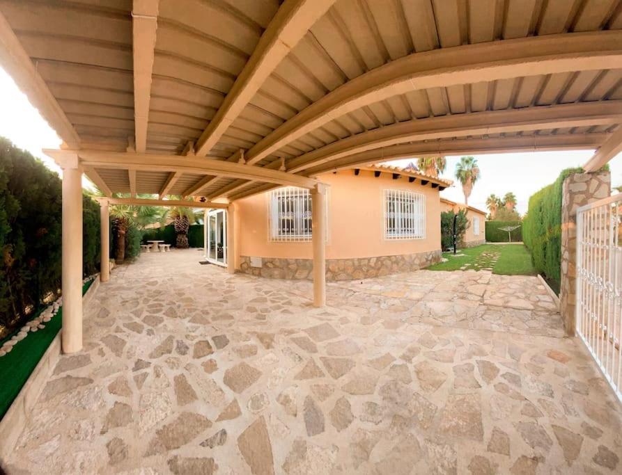 Impresionante Villa Con Piscina - Oliva Nova Экстерьер фото