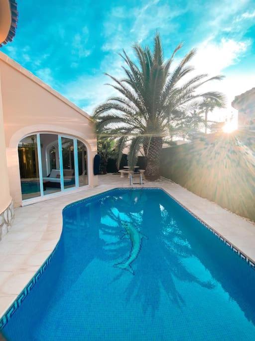 Impresionante Villa Con Piscina - Oliva Nova Экстерьер фото
